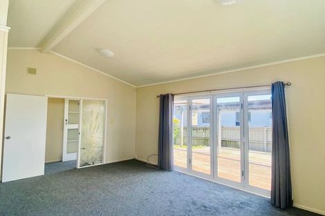 Photo of property in 155 View Road, Sunnyvale, Auckland, 0612