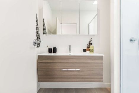 Photo of property in 11/2 Moor Avenue, Te Atatu Peninsula, Auckland, 0610