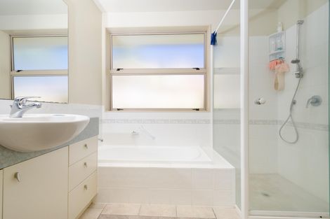 Photo of property in 2/15 Stoneleigh Court, Sunnynook, Auckland, 0632