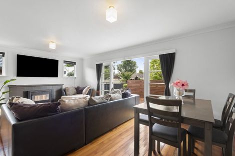 Photo of property in 11 Durham Crescent, Palmerston North, 4414