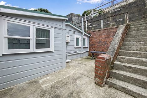 Photo of property in 42 Rolleston Street, Mount Cook, Wellington, 6021