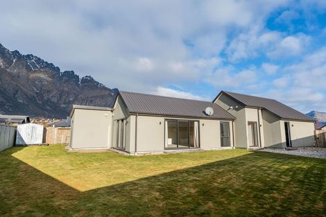 Photo of property in 10 Ward Street, Jacks Point, Queenstown, 9371