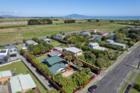 Photo of property in 73 Atkinson Avenue, Otaki Beach, Otaki, 5512