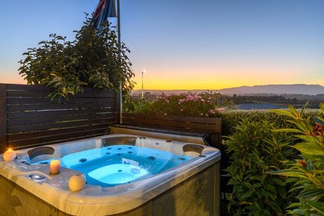 Photo of property in 3 Goldstone Place, Omokoroa, 3114