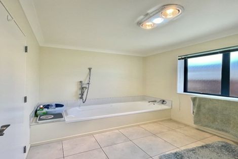 Photo of property in 17 Phar Lap Grove, Trentham, Upper Hutt, 5018