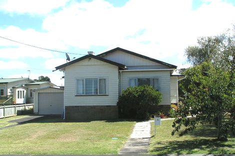 Photo of property in 5 Fairfax Avenue, Northcote, Auckland, 0627