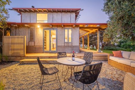 Photo of property in 92 Hahei Beach Road, Hahei, Whitianga, 3591