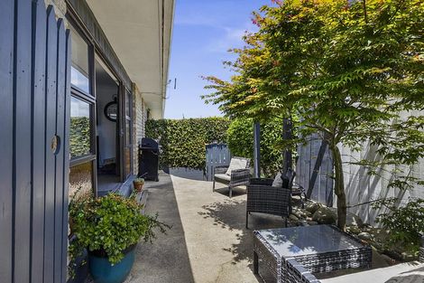 Photo of property in 32a Simons Street, Moturoa, New Plymouth, 4310