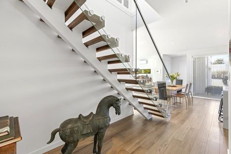 Photo of property in 17 Strowan Road, Strowan, Christchurch, 8052