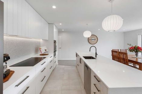 Photo of property in 1 Corsica Court, Fitzherbert, Palmerston North, 4410