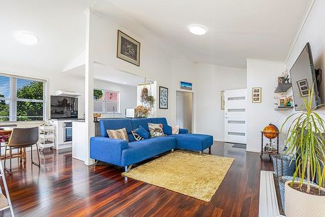 Photo of property in 241 Glengarry Road, Glen Eden, Auckland, 0602