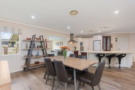 Photo of property in 158 Ruapehu Drive, Fitzherbert, Palmerston North, 4410