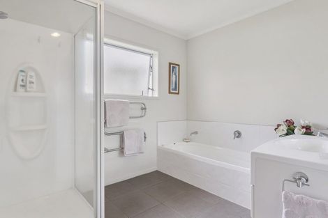 Photo of property in 24/100 Millers Road, Brookfield, Tauranga, 3110