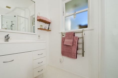 Photo of property in 1/13 Otakau Road, Milford, Auckland, 0620