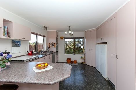 Photo of property in 48 Truby King Street, Merrilands, New Plymouth, 4312