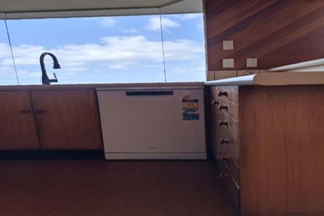 Photo of property in 2 Wakeling Avenue, Te Atatu South, Auckland, 0610