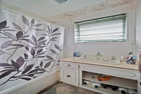 Photo of property in 9 Sutton Avenue, Mangere East, Auckland, 2024