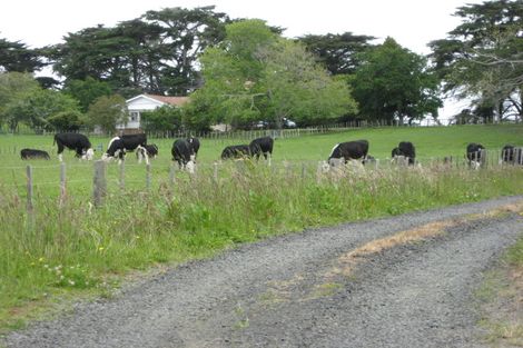 Photo of property in 609 Waitakere Road, Kumeu, 0782