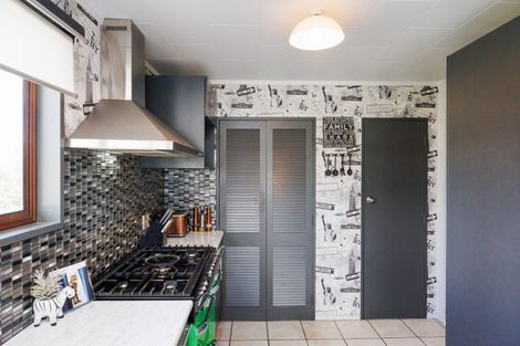 Photo of property in 16 Dunk Place, Milson, Palmerston North, 4414