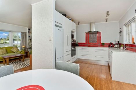 Photo of property in 2/28 Sovereign Place, Glenfield, Auckland, 0629