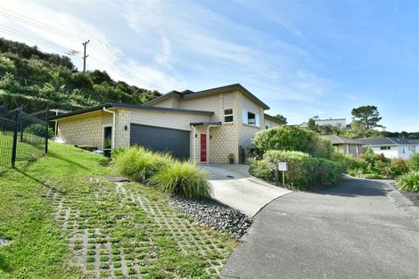 Photo of property in 17 Waldorf Crescent, Orewa, 0931