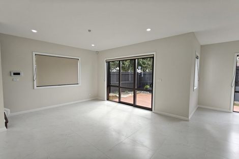 Photo of property in 52d Hutchinsons Road, Bucklands Beach, Auckland, 2014