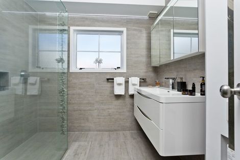 Photo of property in 1/42 Toroa Street, Torbay, Auckland, 0630