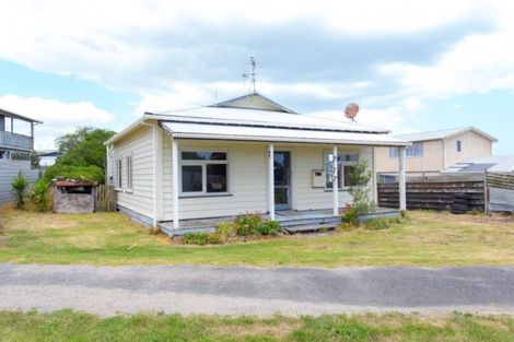 Photo of property in 10 Pingao Place, Waiinu Beach, Wanganui, 4588