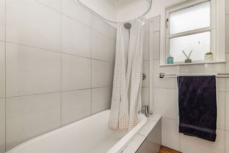 Photo of property in 46 Philomel Crescent, Bayswater, Auckland, 0622