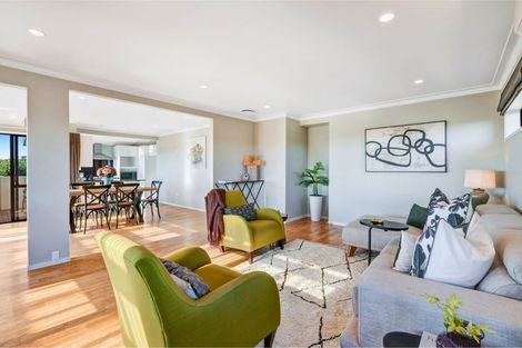 Photo of property in 24 Halldene Terrace, Red Beach, 0932