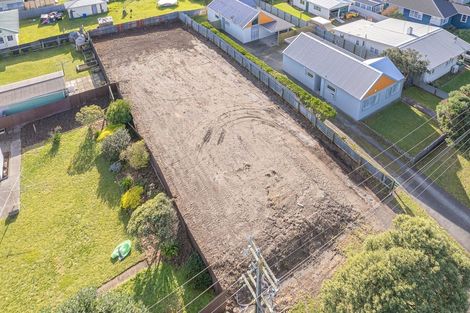 Photo of property in 19 Karewa Street, Castlecliff, Wanganui, 4501