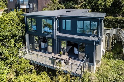 Photo of property in 67 Pretoria Road, Karaka Bays, Wellington, 6022