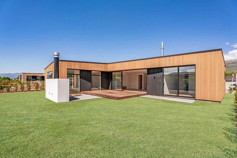 Photo of property in 46 Stackbrae Avenue, Wanaka, 9305