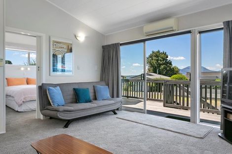 Photo of property in 2/12 Isobel Street, Acacia Bay, Taupo, 3330