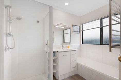 Photo of property in 4 Checketts Place, Papamoa Beach, Papamoa, 3118