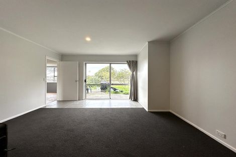 Photo of property in 19 Lydford Place, Glendene, Auckland, 0602
