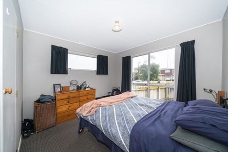 Photo of property in 2 Suzanne Grove, Kelvin Grove, Palmerston North, 4414
