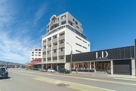 Photo of property in Endeavour Apartments, 8/125 Thorndon Quay, Pipitea, Wellington, 6011
