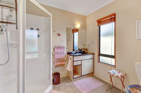 Photo of property in 44 Easton Way, Levin, 5510