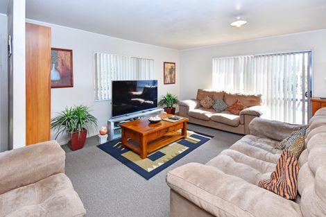 Photo of property in 518 Great South Road, Rosehill, Papakura, 2113