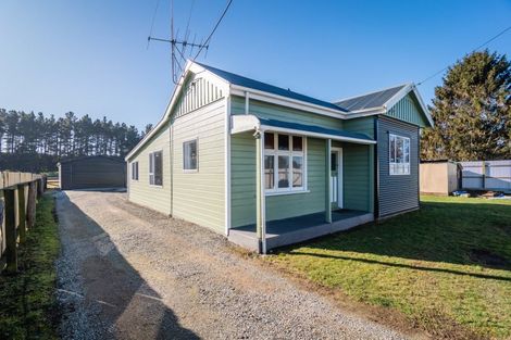 Photo of property in 24 Queen Street, Pareora, 7912