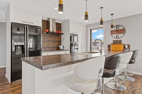 Photo of property in 6 Kuakua Close, Papamoa Beach, Papamoa, 3118