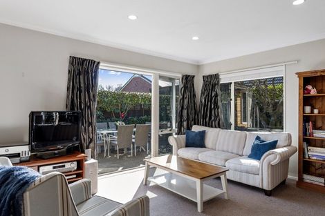 Photo of property in 2/281 Memorial Avenue, Burnside, Christchurch, 8053