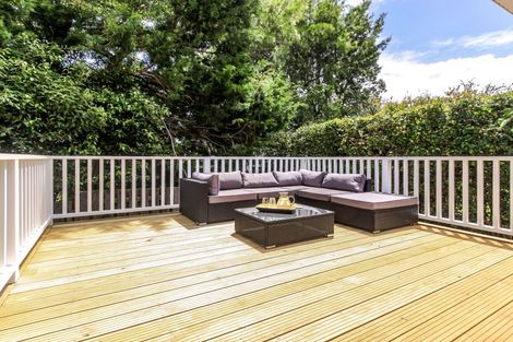 Photo of property in 17a Highland Avenue, Titirangi, Auckland, 0604