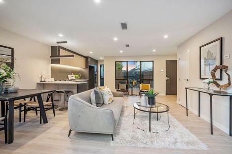 Photo of property in 2/114 Saddleback Rise, Murrays Bay, Auckland, 0630