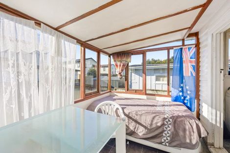 Photo of property in 50 Taylor Road, Mangere Bridge, Auckland, 2022
