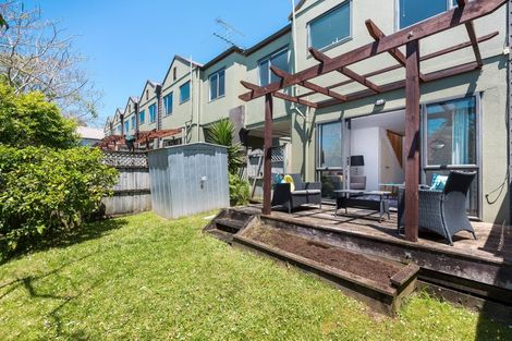 Photo of property in 9/44 Fields Parade, Oteha, Auckland, 0632