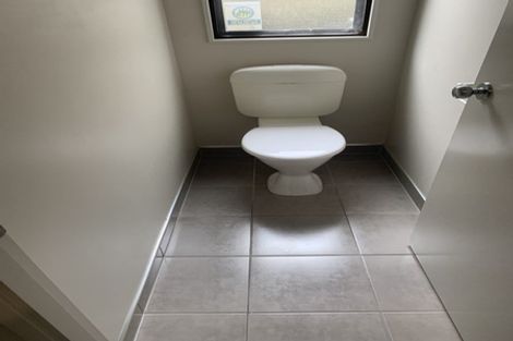 Photo of property in 8 Carisbrook Crescent, Papakura, 2110