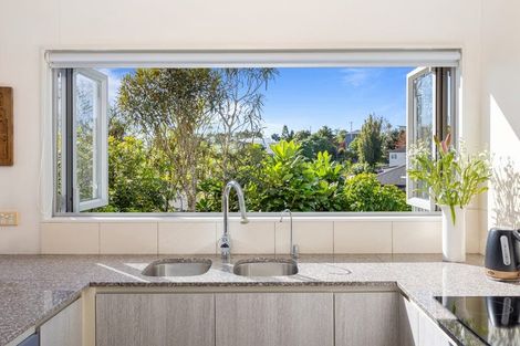 Photo of property in 10 Veronica Close, Red Beach, 0932