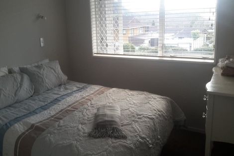 Photo of property in 3a Leo Place, Kawaha Point, Rotorua, 3010